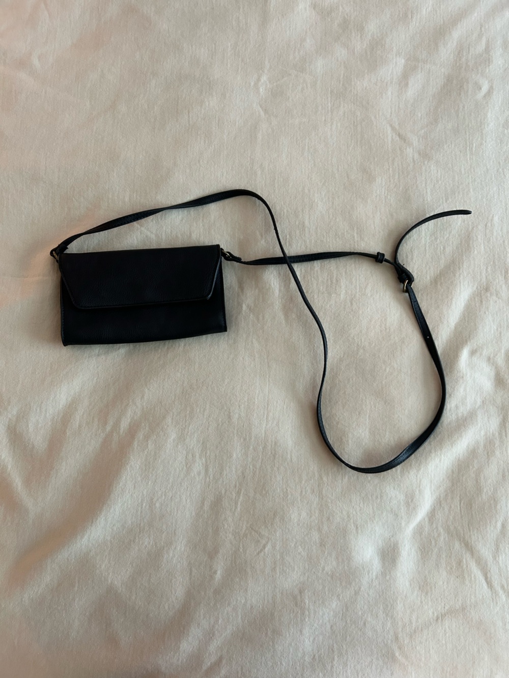 Universal Thread Black Crossbody Wallet Bag